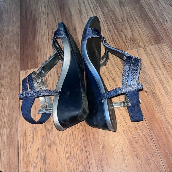 Bandolino Dark Blue and gray Geometric Sandals - Picture 5 of 5